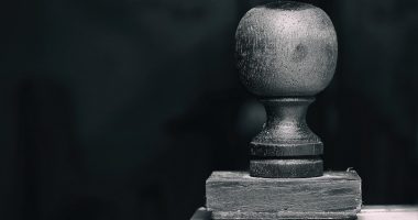 韩漫分类导航标签墙，按年份题材受众三维分类，深色界面绿色高亮标签